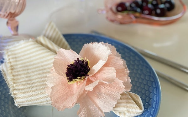 LEG MED PAPIRBLOMSTER I INDRETNINGEN