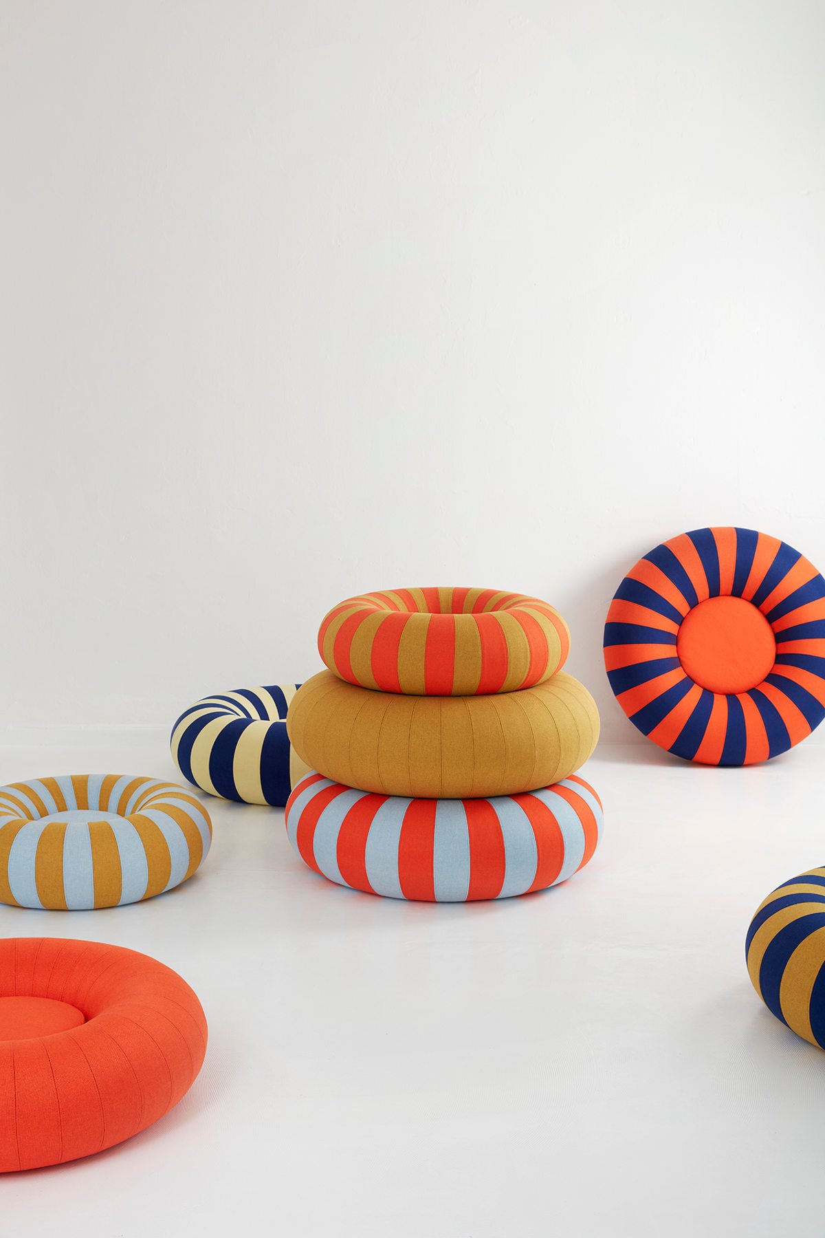 FLOAT, MEDIUM, DARK BLUE/YELLOW – Studio About ApS